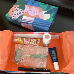 SOLD!!!Birchbox set.